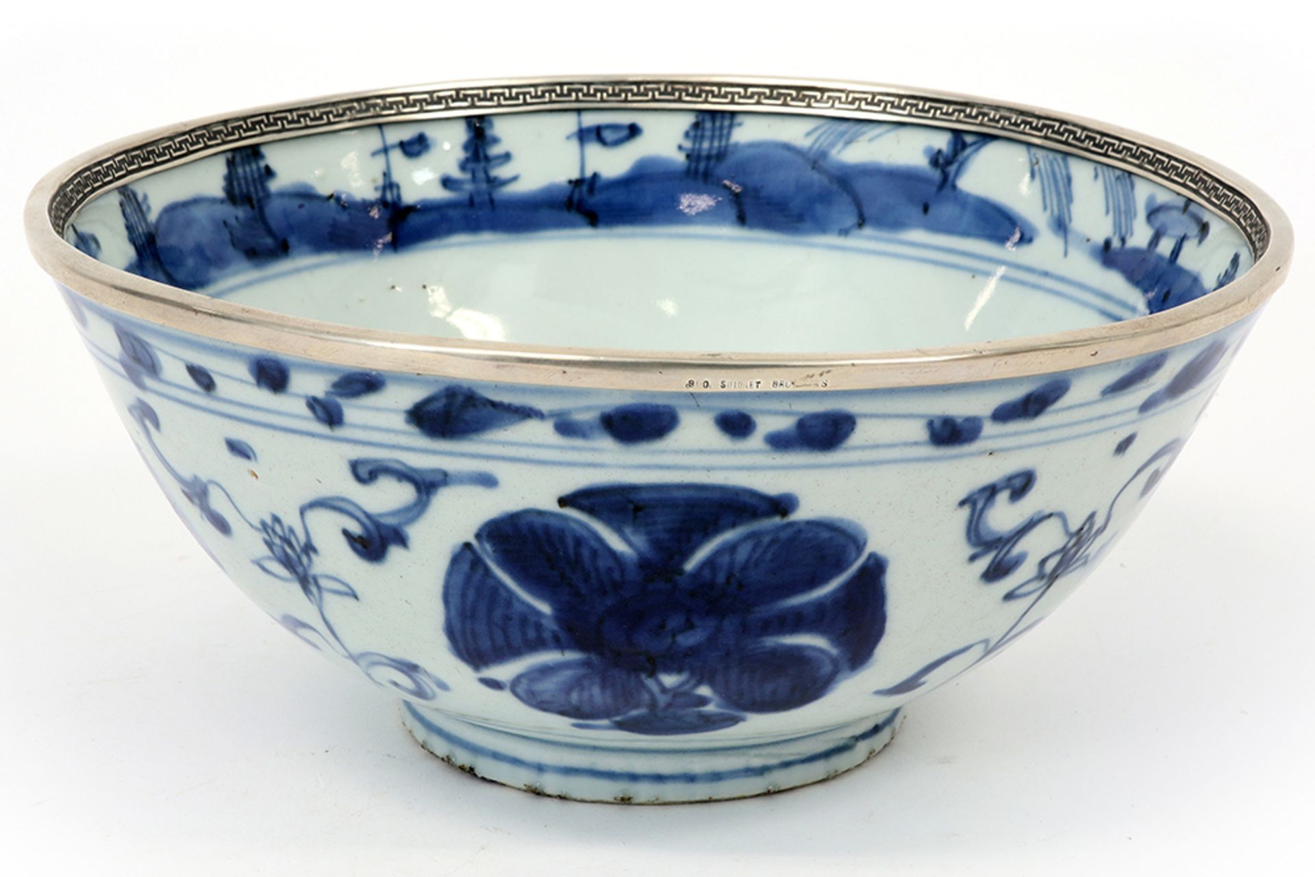 18th Cent. Chinese bowl in porcelain with a blue-white decor and with younger rim in marked