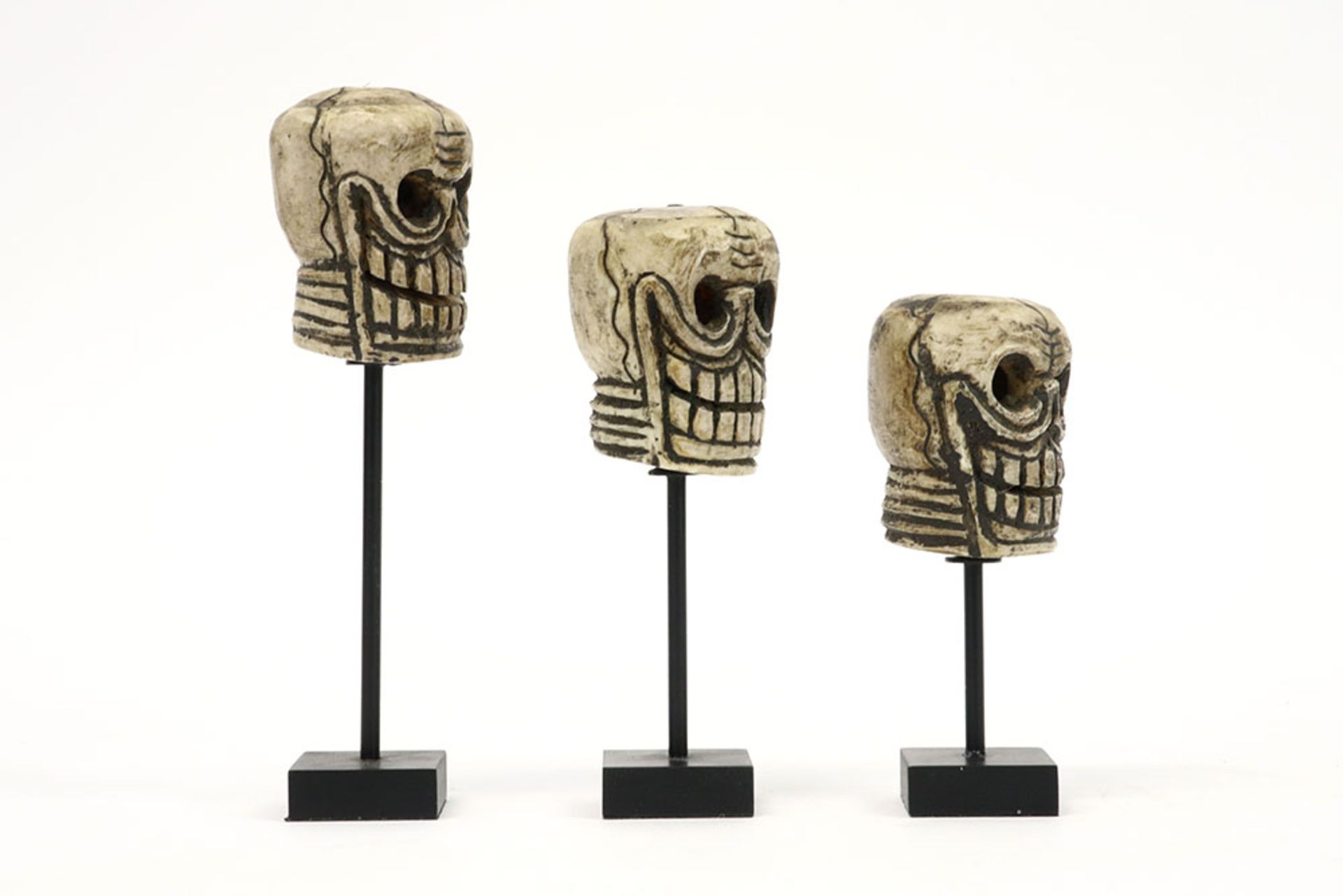 three Nepalese bone Cittipatti skull beads || Lot van drie Nepalese "cittipatti" - kralen in de vorm - Bild 2 aus 3