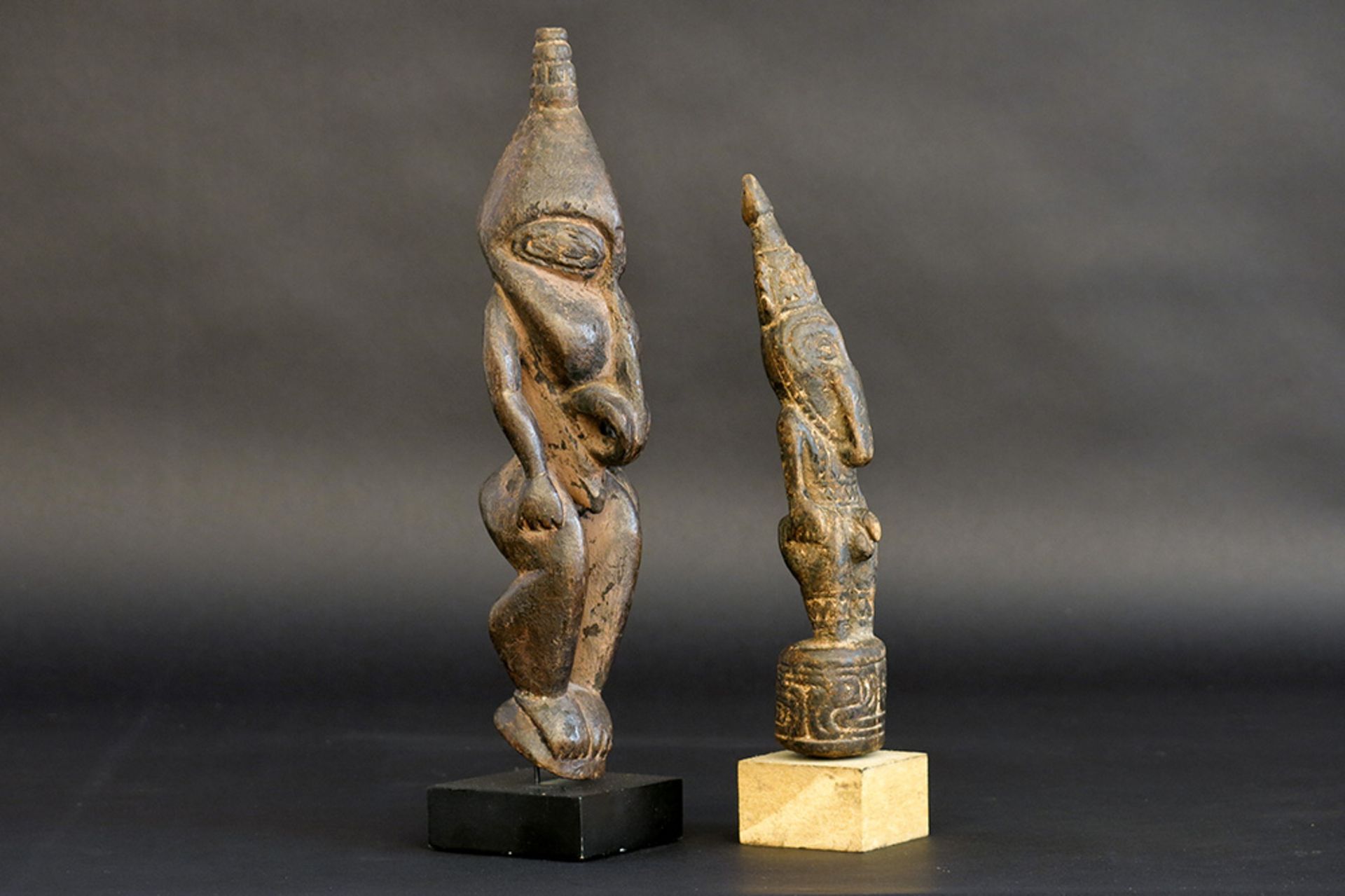 two small Papua New Guinean Ramu-River Sepik anthropomorphic sculptures in wood || PAPOEASIE NIEUW- - Image 2 of 3