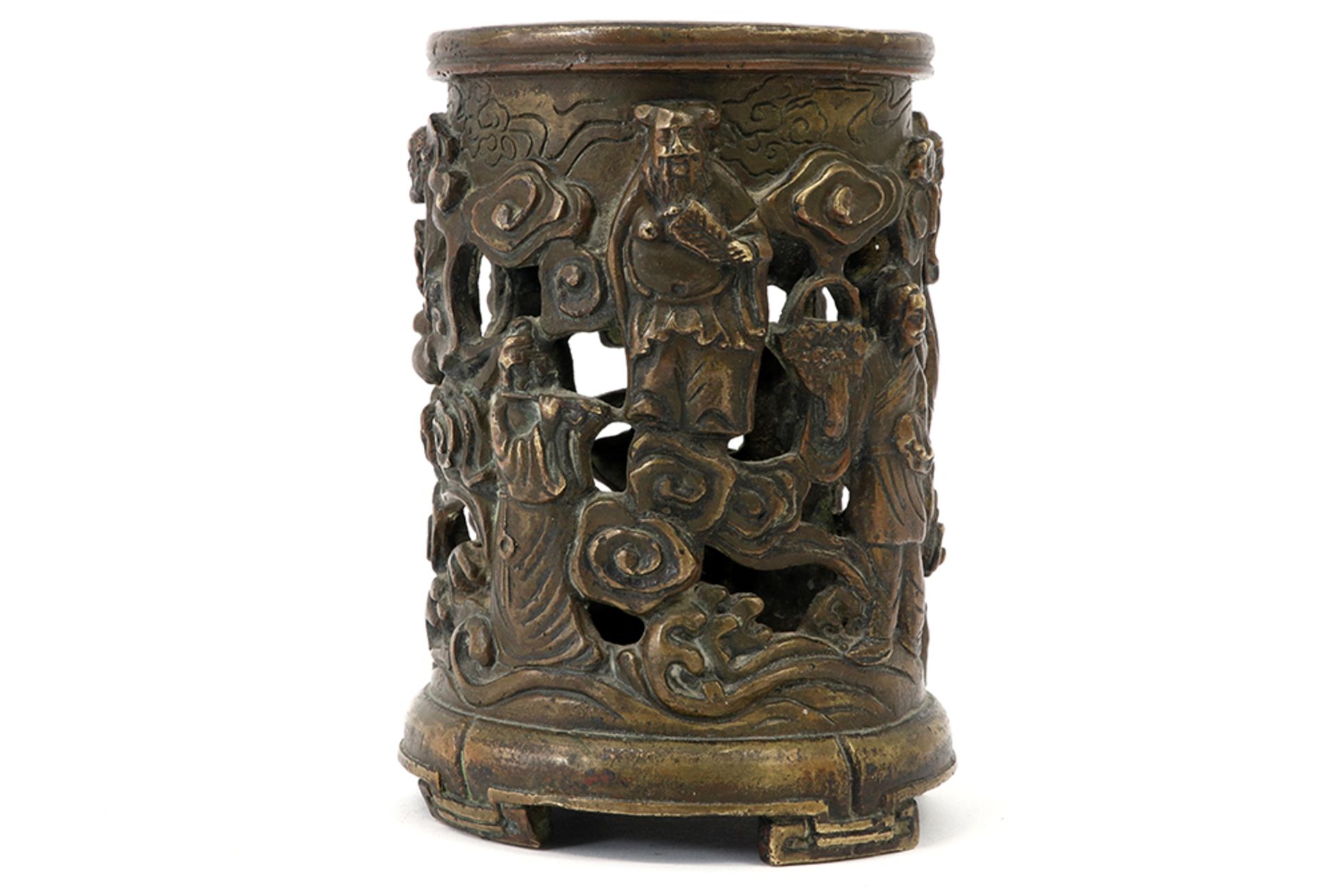 Chinese brush pot in bronze (openwork) with the depiction of the Eight Immortals || Chinese - Image 2 of 6