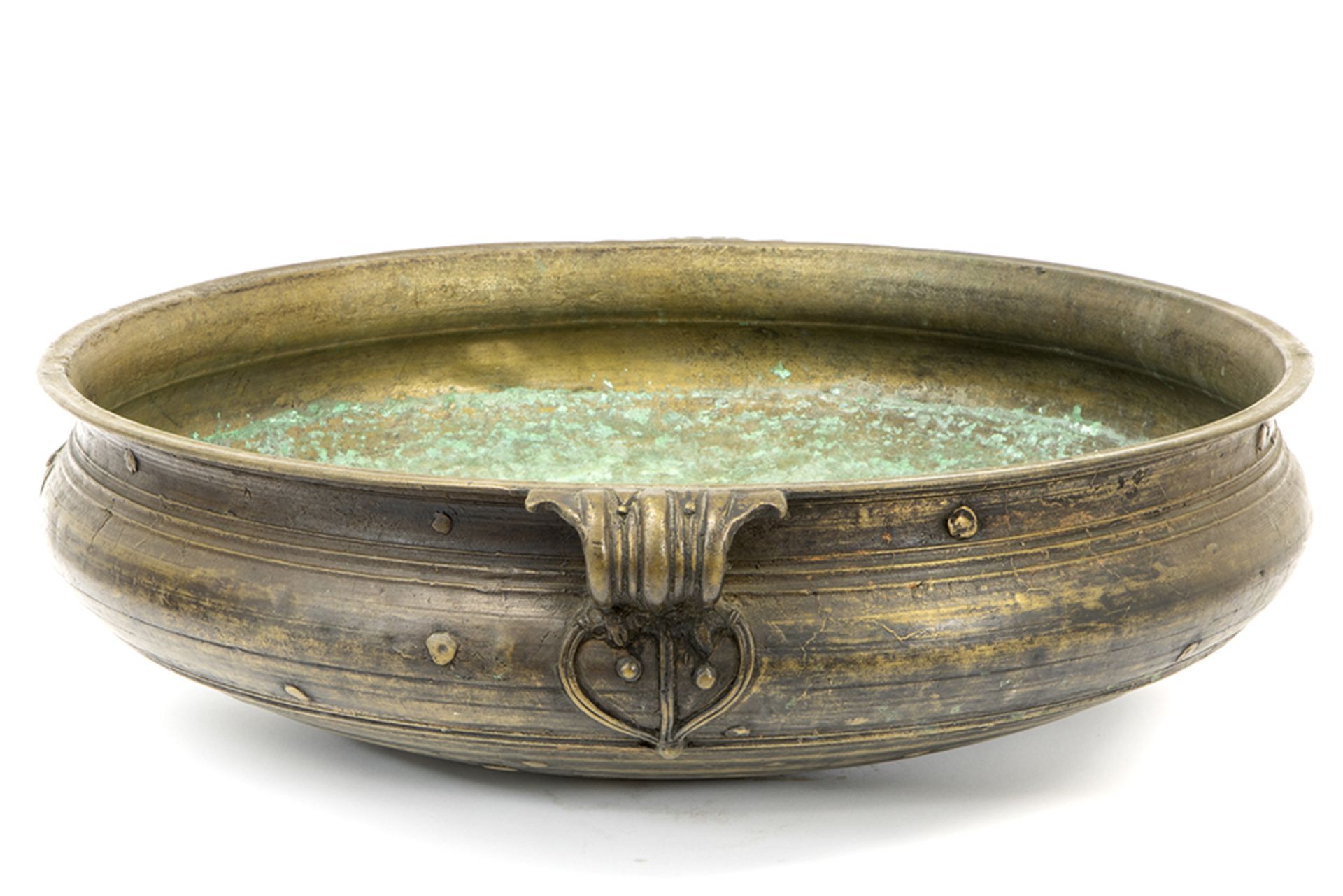 antique (?) Indian "Charakku" or "Urly" temple cooking basin in bronze || Antieke (?) Indische " - Image 2 of 4