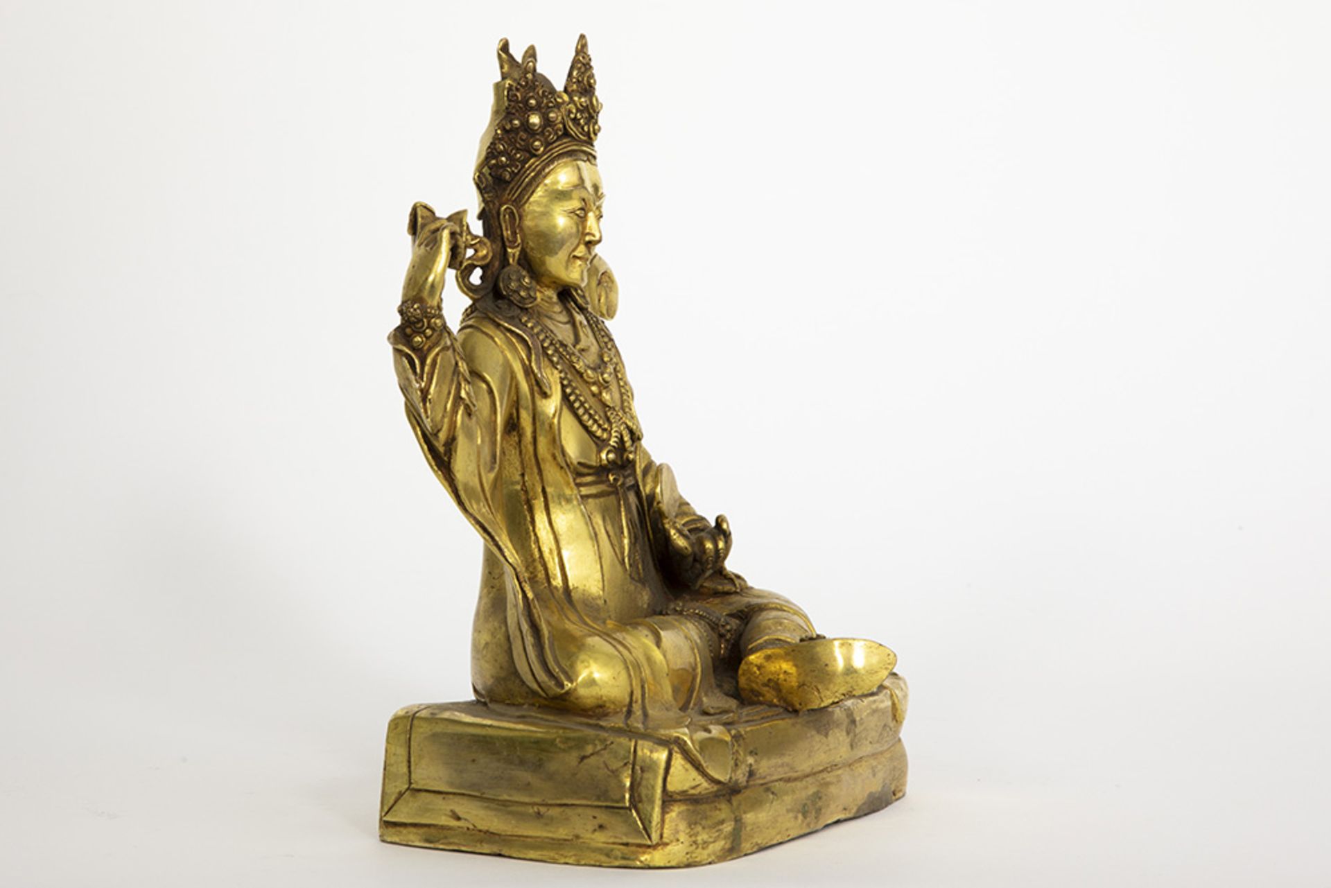 antique Tibetan "Damarupa" sculpture in guilded bronze || Antieke Tibetaanse sculptuur in gedoreerde - Image 2 of 5