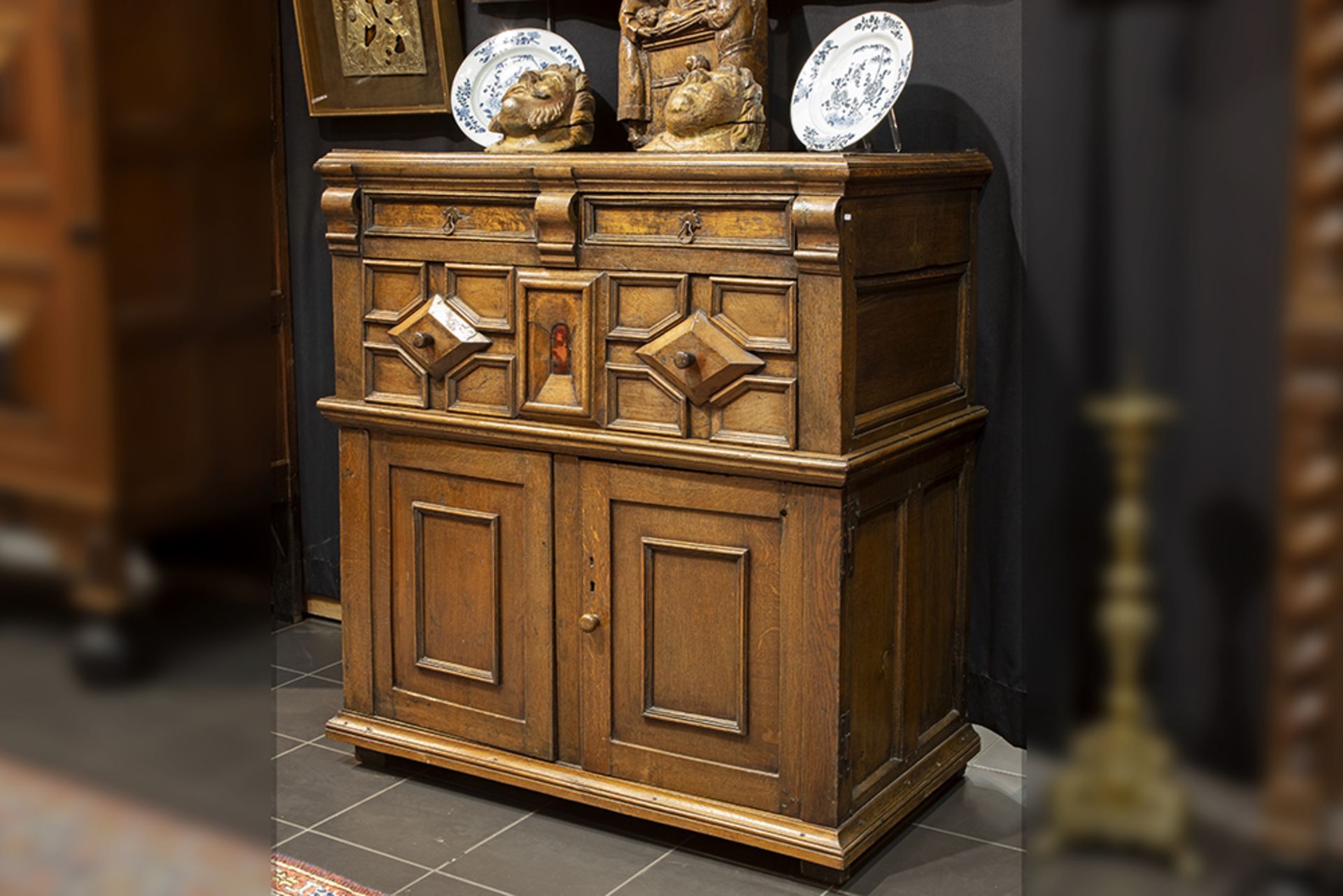 antique English Jacobean chest of drawers in oak with two doors and three drawers, of which the