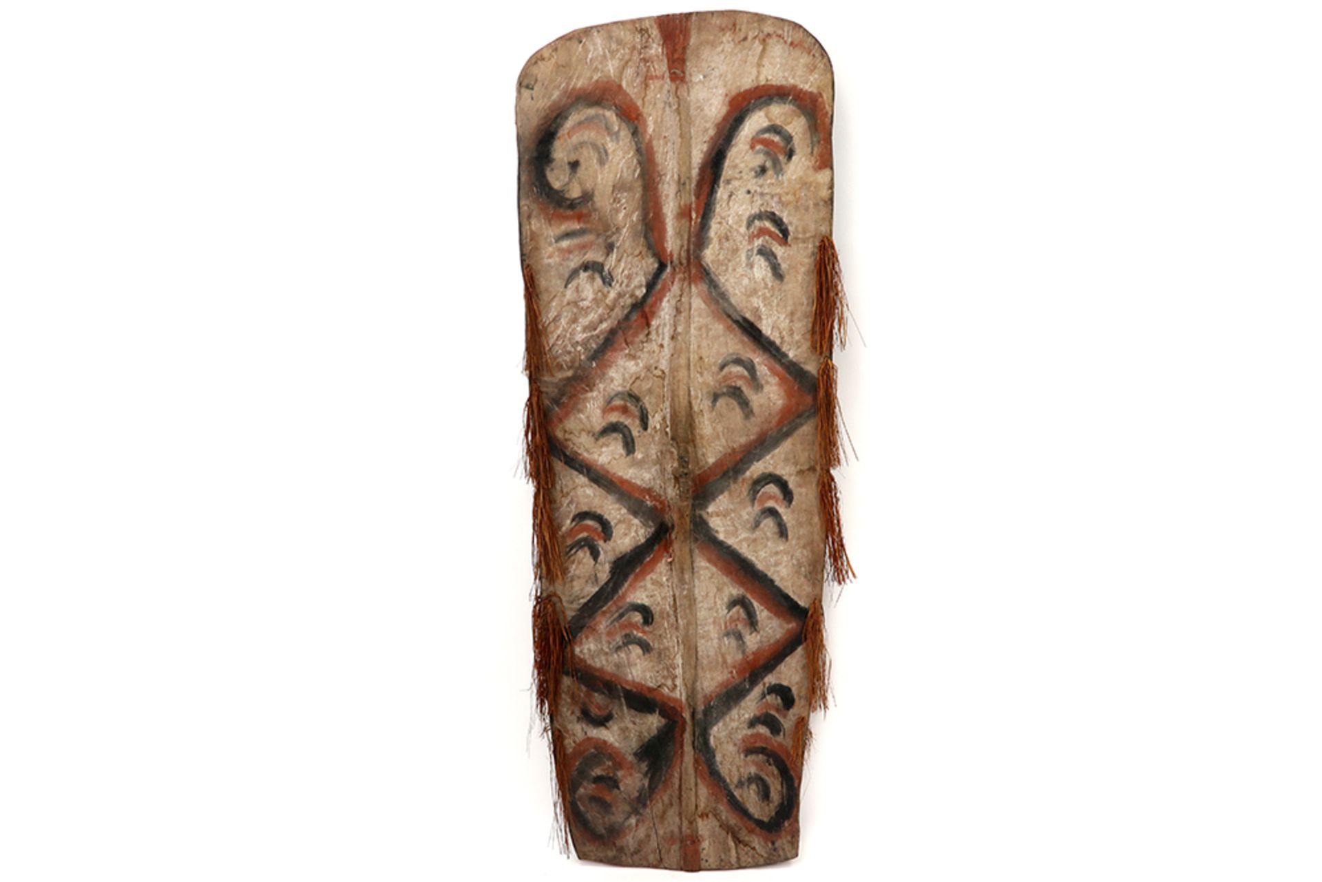Papua New Guinean Asmat shield in wood with pigment polychromy, typical carvings and a figure on the - Image 2 of 2