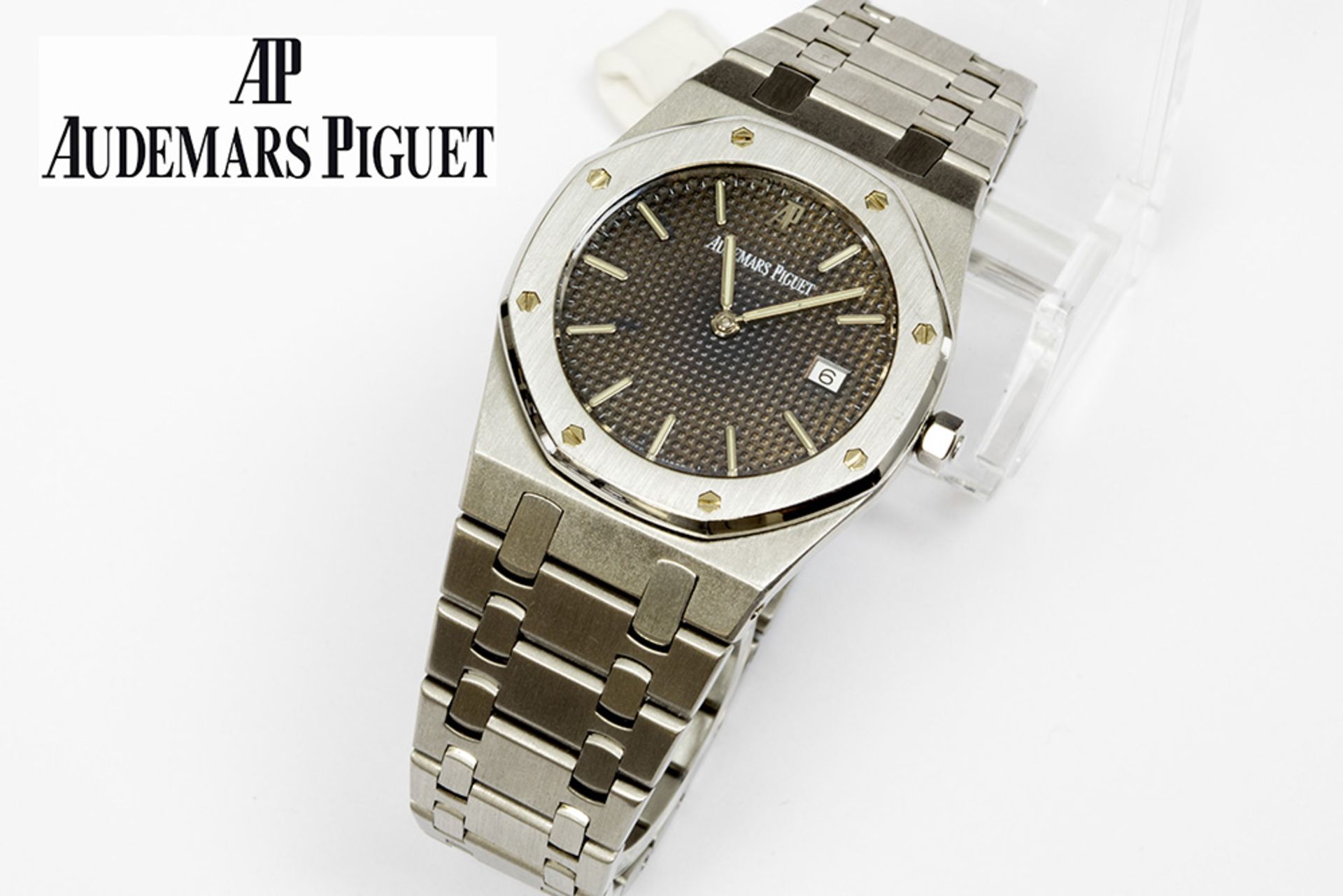 completely original Audemars Piguet marked quartz "Royal Oak 33 mmm with date" wristwatch in steel -