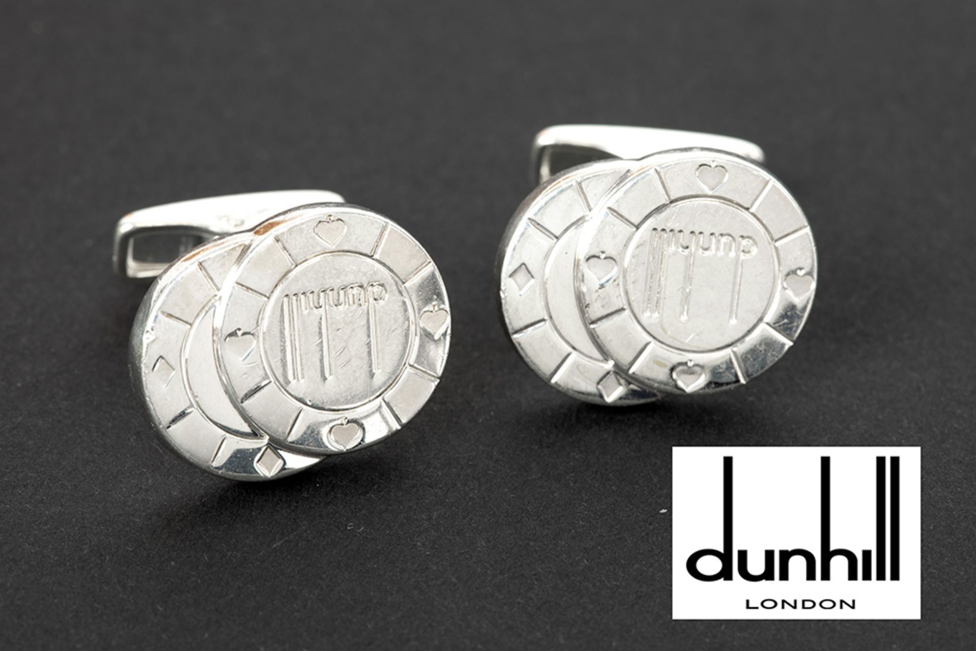 pair of Dunhill signed cuff-links in marked silver || DUNHILL paar manchetteknopen in massief