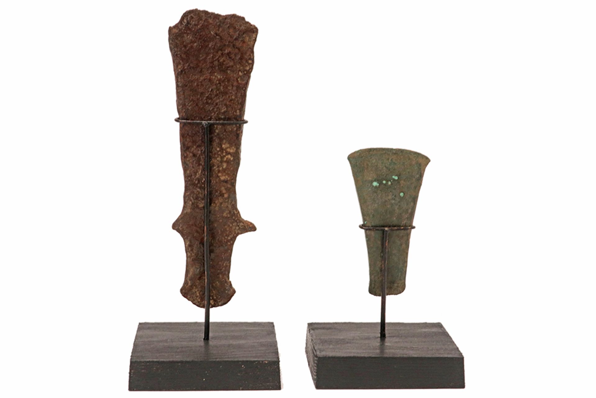 two European Iron Age axes, one in iron and one in bronze || EUROPA - IJZERTIJD - 700 tot 200 BC lot - Bild 3 aus 3