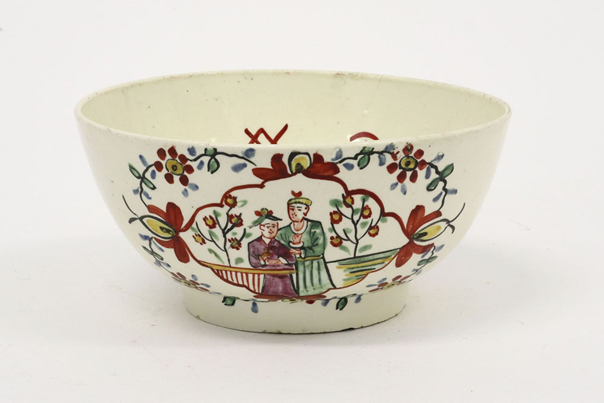 18th Cent. English creamware bowl with a painted chinese style decor || Achttiende eeuwse Engelse " - Image 2 of 4