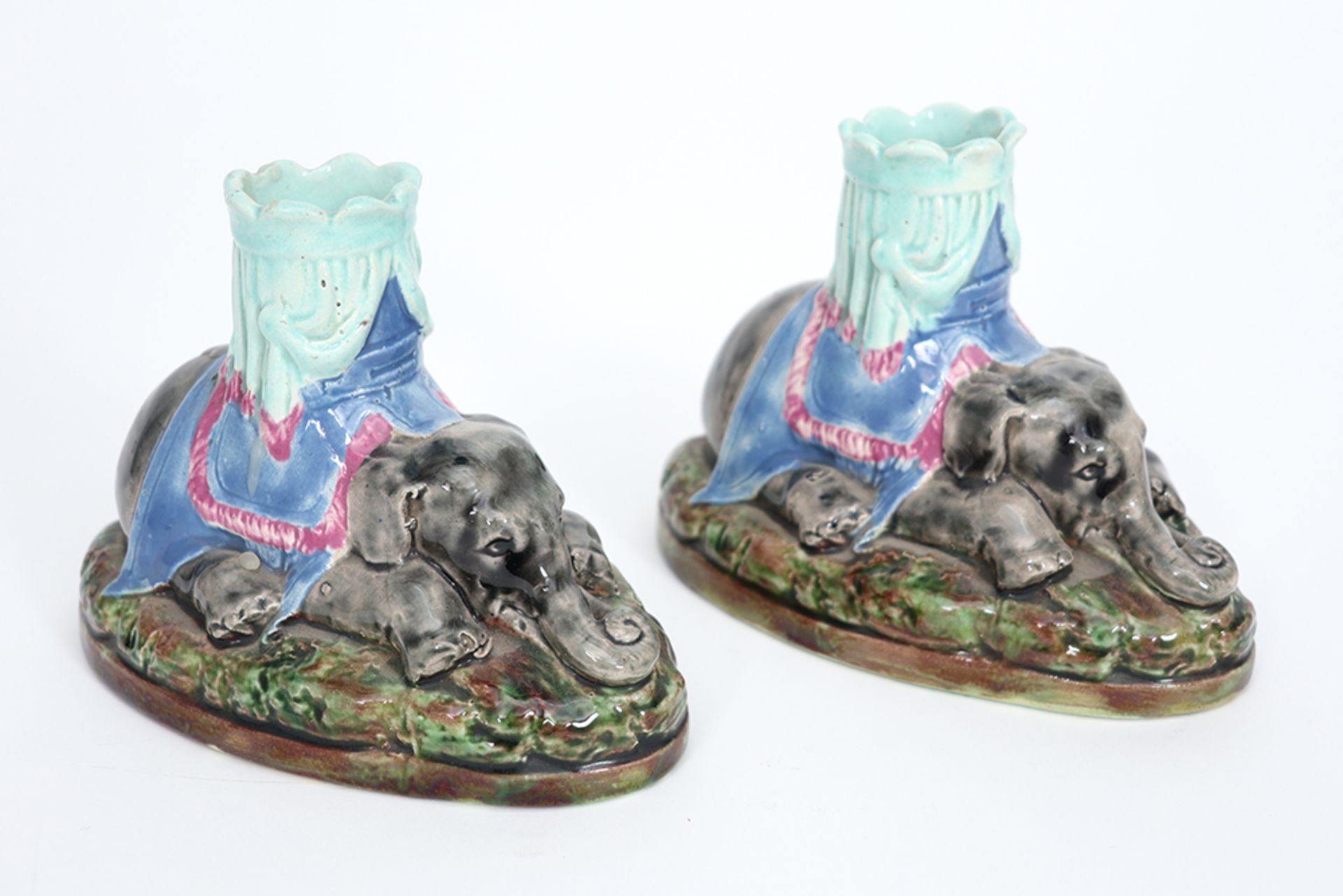 pair of antique elephant-shaped candlesticks in ceramic || Paar antieke kandelaars in faïence en