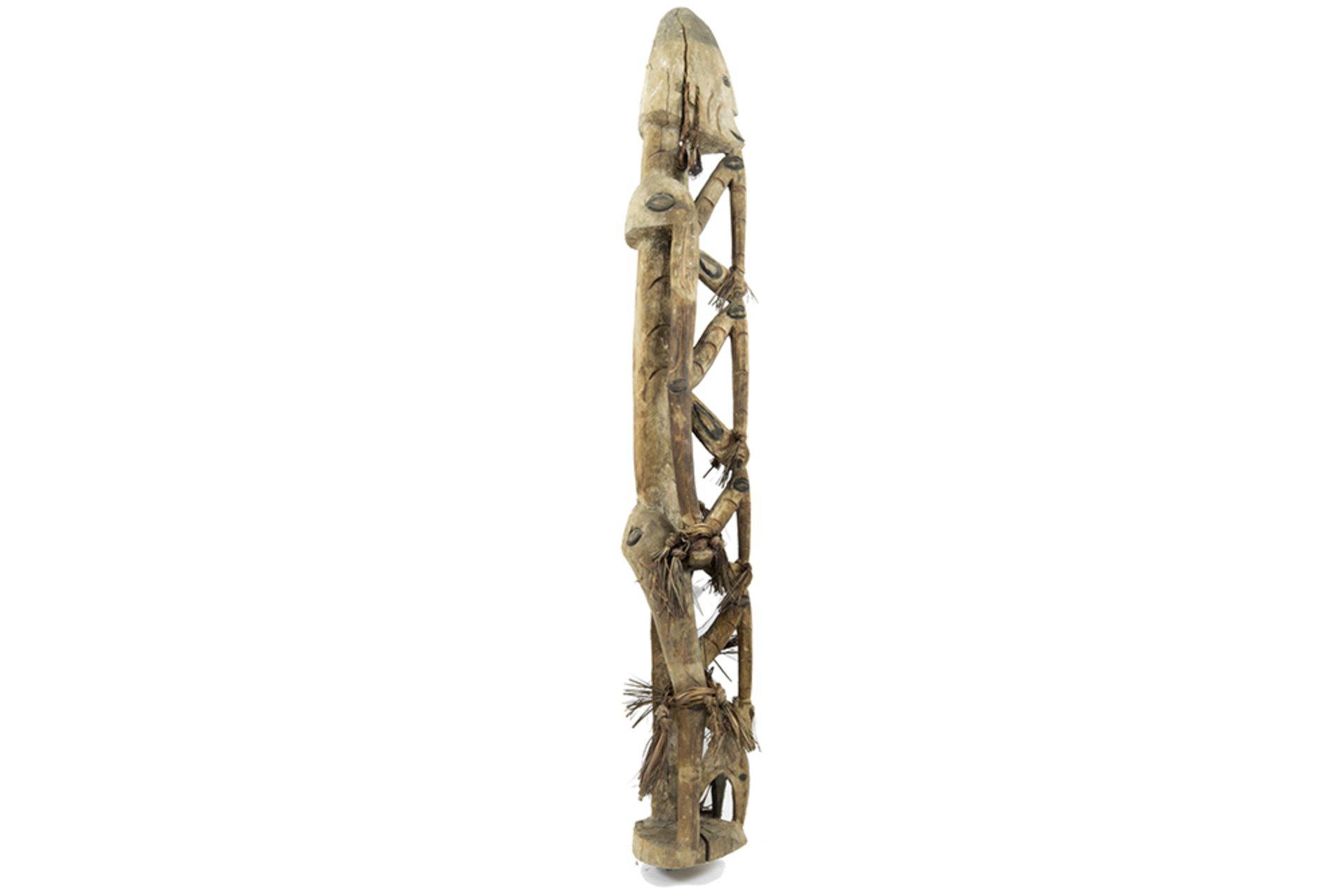 mid 20th Cent. big Western Papua Asmat pole sculpture (in two parts) in wood and vegetal fibres || - Image 3 of 9