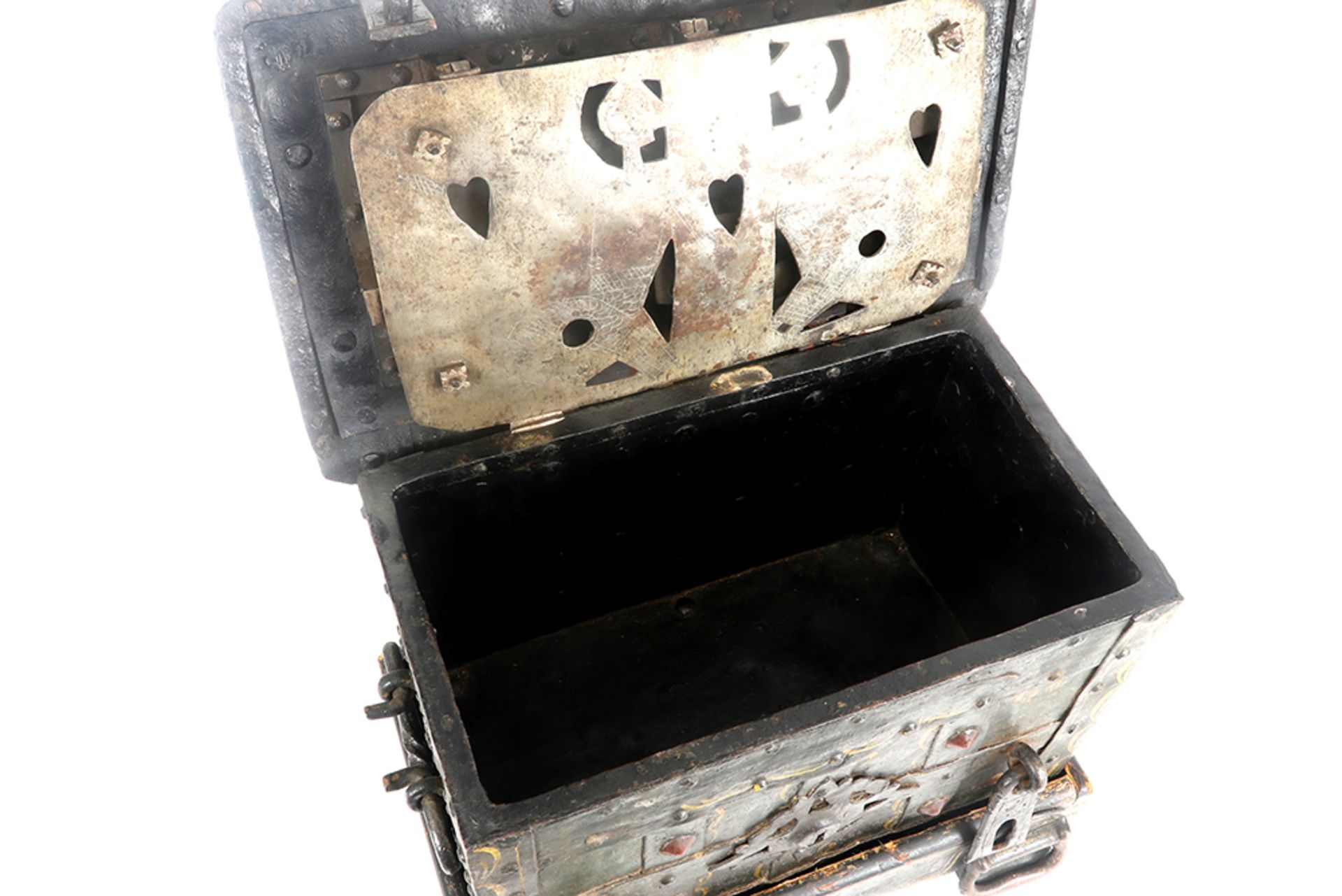 17th Cent. because of the small size quite rare chest in iron with remains of the original - Image 4 of 9