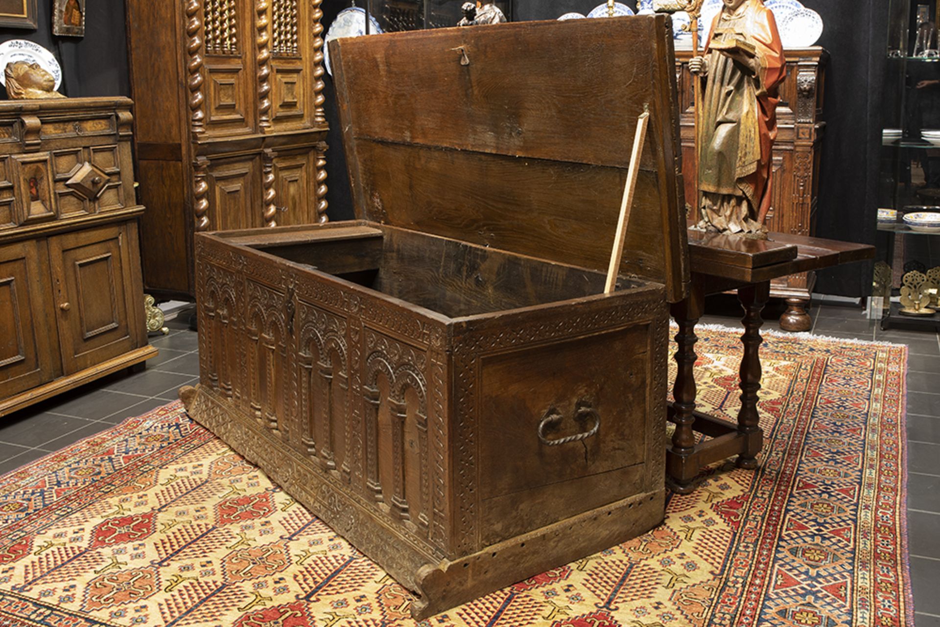 big 17th Cent. German Renaissance style chest in oak || Grote zeventiende eeuwse Duitse - Bild 3 aus 4