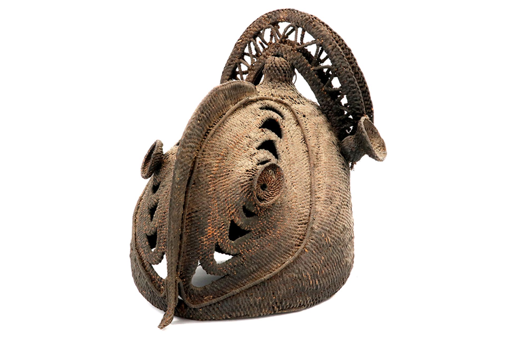 good old Papua New Guinean Maprik Sepik area "Tumbuan" helm mask in basquetry with pigments ||