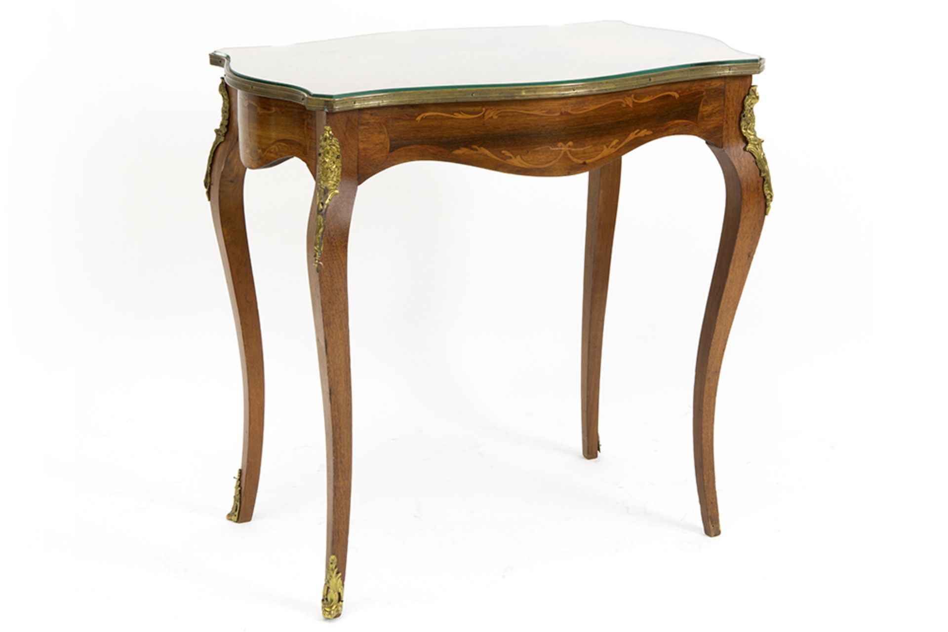 Louis XV style occasional table with marquetry || Bijzettafel in Lodewijk XV-stijl versierd met