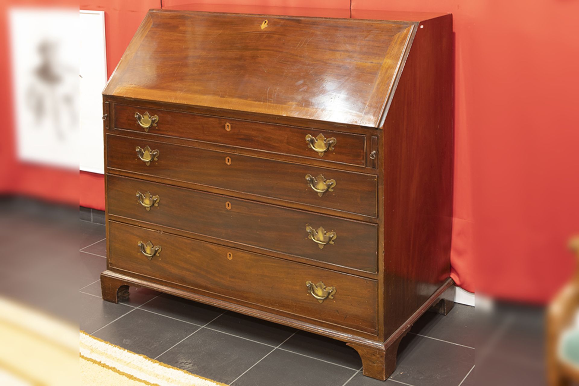 late 18th Cent. English Georgian bureau in mahogany with a nice interior partially in marquetry ||