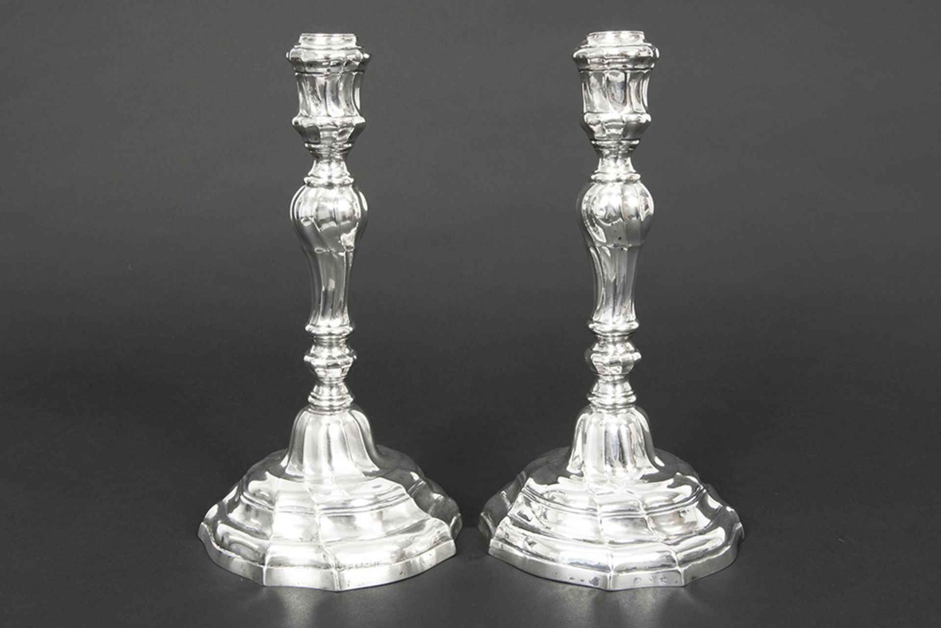 pair of late 18th Cent. candlesticks in silver made in Ath (with its mark)and dated 1798 || Paar - Image 2 of 4
