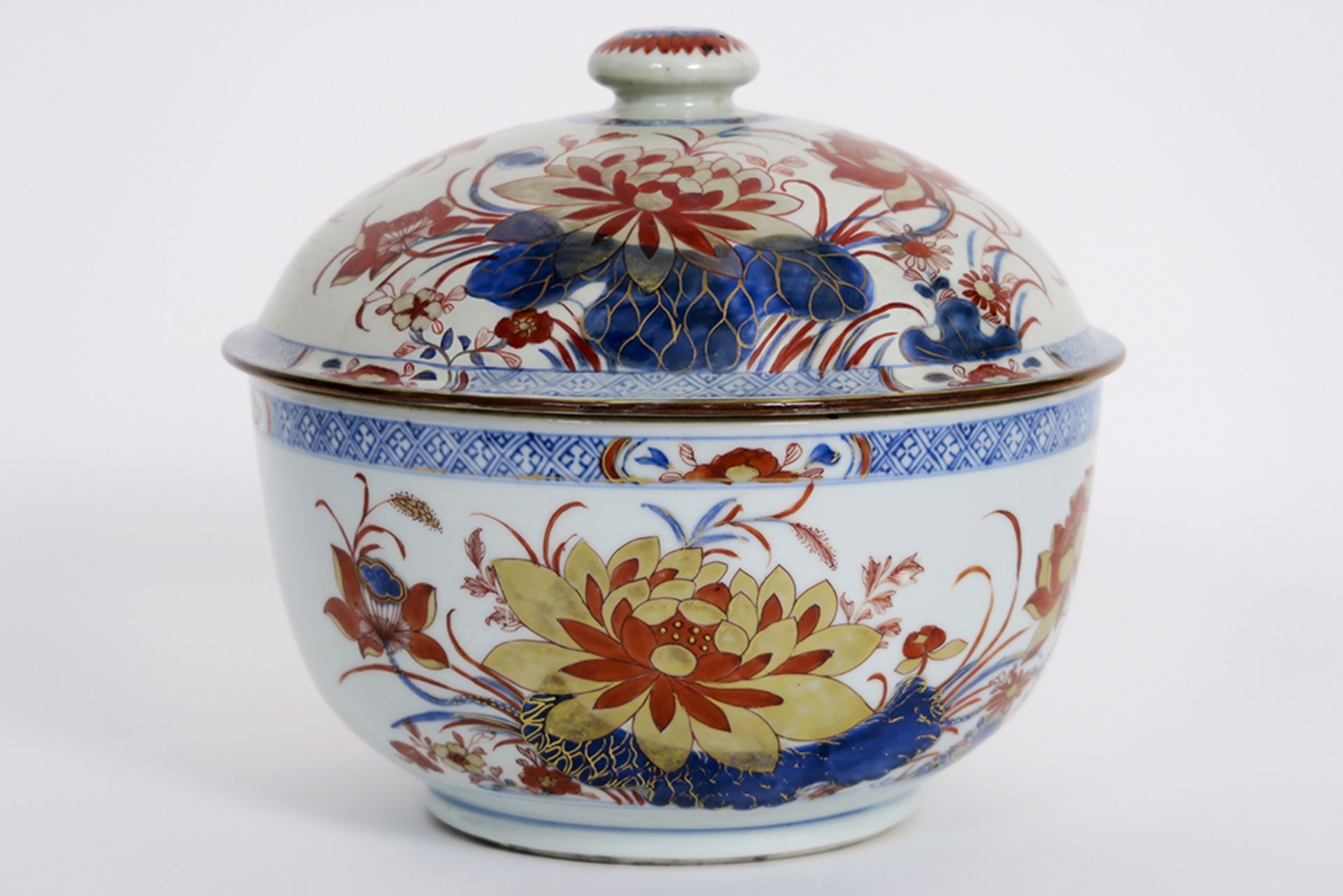 quite big 18th Cent. Chinese lidded tureen in porcelain with Imari flower decor || Achttiende eeuwse - Bild 2 aus 4