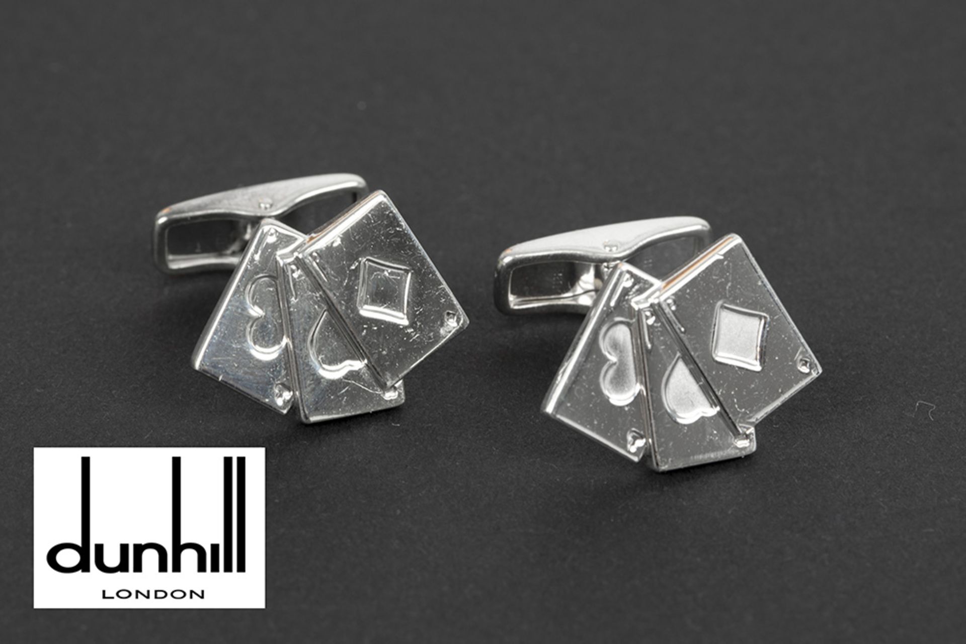 pair of Dunhill signed cuff-links in marked silver || DUNHILL paar manchetteknopen in massief