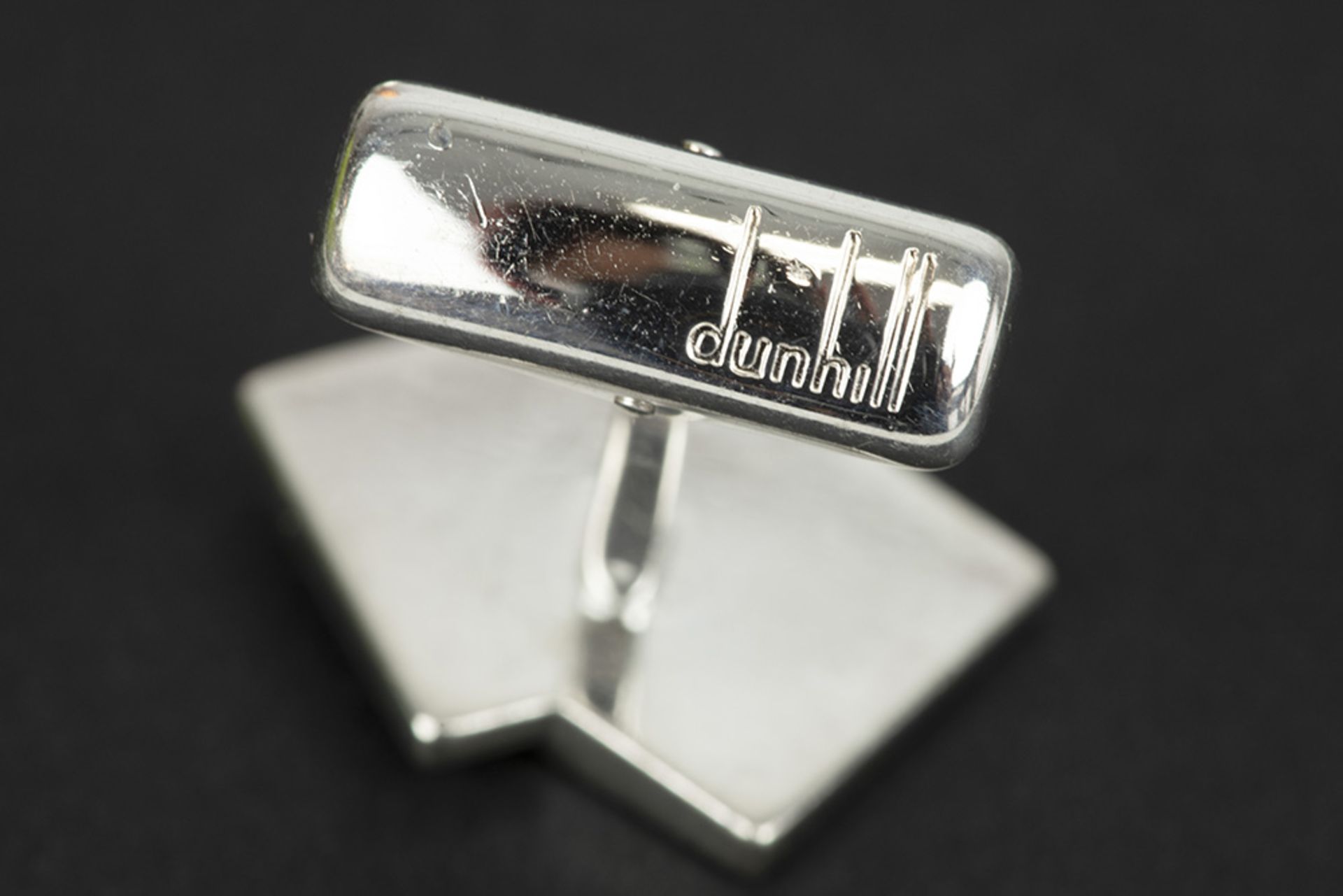 pair of Dunhill signed cuff-links in marked silver || DUNHILL paar manchetteknopen in massief - Image 3 of 3