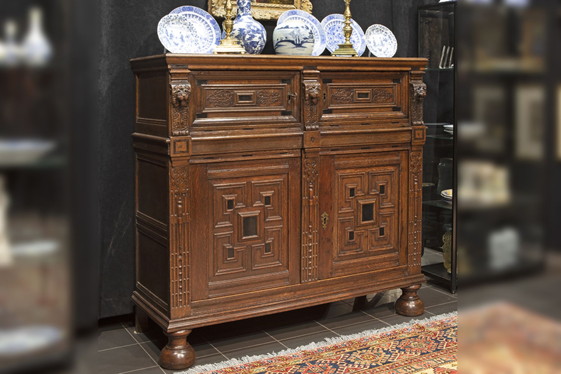 17th Cent. Flemish Renaissance style cupboard in oak and ebony || Zeventiende eeuws Vlaams