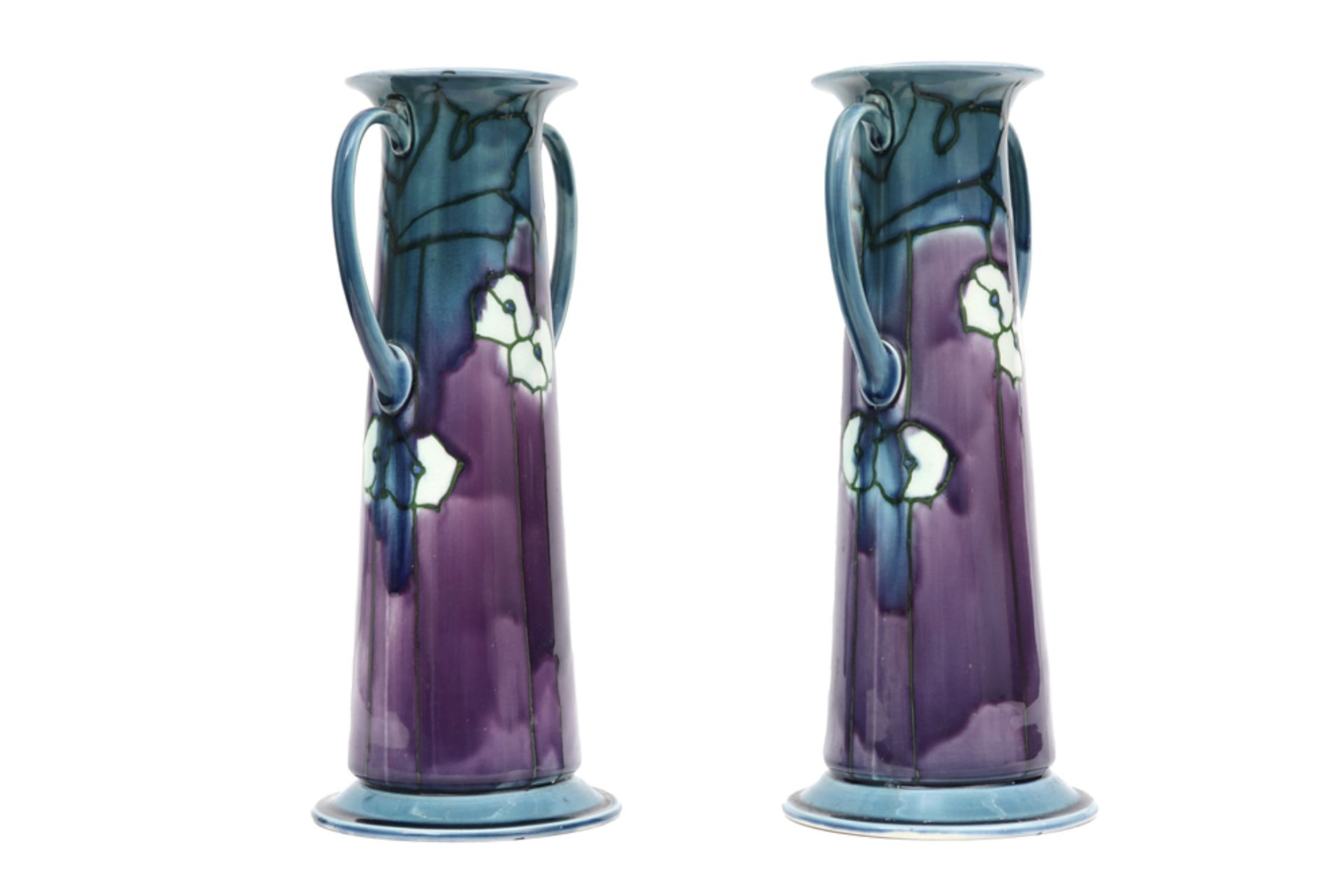 Paar Engelse Jugendstil - vazen in faïence, gemerkt Minton  -  hoogte : 29 cm  -  ca 1900  || pair o - Image 3 of 6