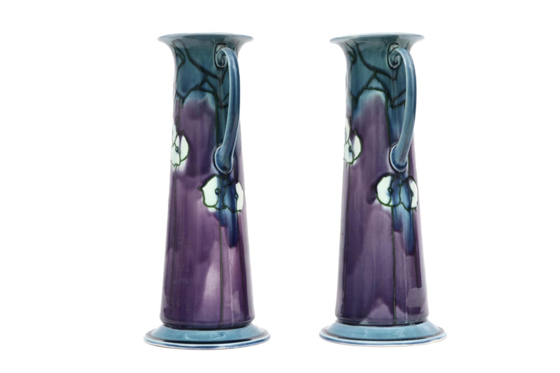 Paar Engelse Jugendstil - vazen in faïence, gemerkt Minton  -  hoogte : 29 cm  -  ca 1900  || pair o - Image 2 of 6