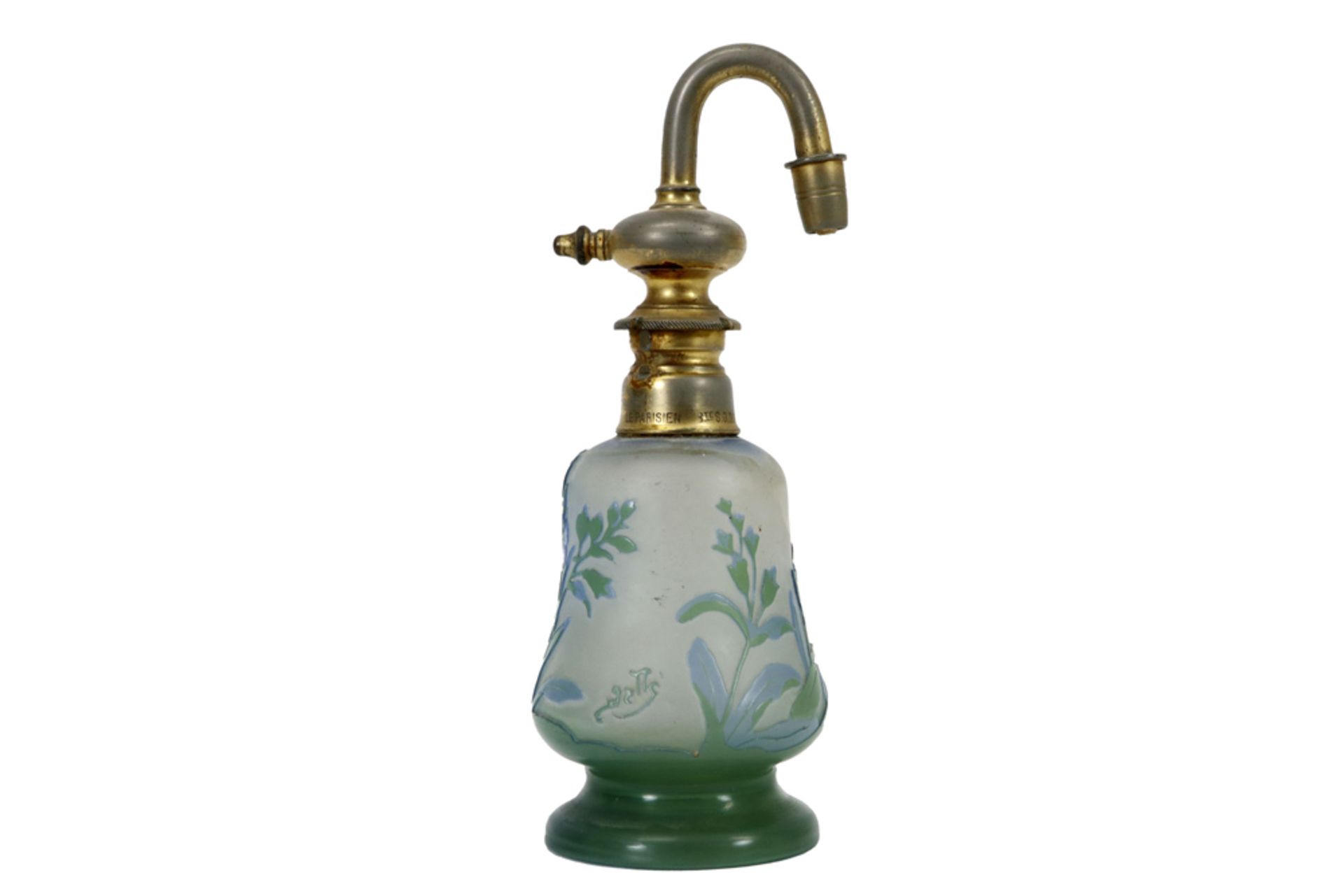 GALLÉ Art Nouveau-parfumverstuiver in cameo-glaspasta met een gedoreerde montuur gemerkt "Paris"  - 