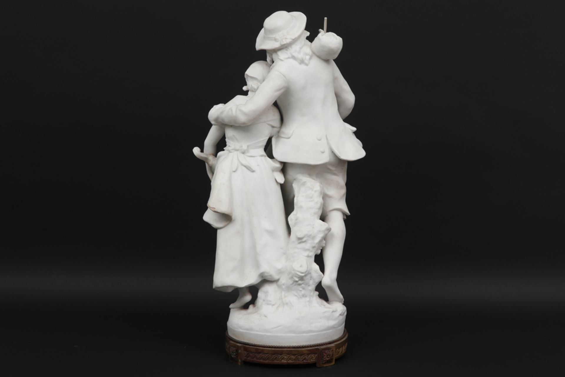 MOREAU AUGUSTE (1834 - 1917) antieke sculptuur in biscuit : "Jongen met knapzak en Meisje met lier"  - Image 4 of 5