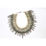 decorative necklace made with shells || Decoratieve halsband gemaakt met schelpen - gemonteerd