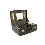 French suitcase in leather with contents in crystal and marked French silver || Lederen valies met