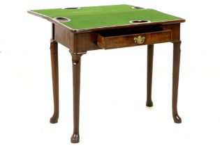 early 18th Cent. English games-table in mahogany || Vroeg achttiende eeuwse Engelse speeltafel met