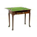 early 18th Cent. English games-table in mahogany || Vroeg achttiende eeuwse Engelse speeltafel met