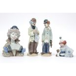 four clown's figures in Lladro marked porcelain || Lot van vier clownssculpturen in porselein