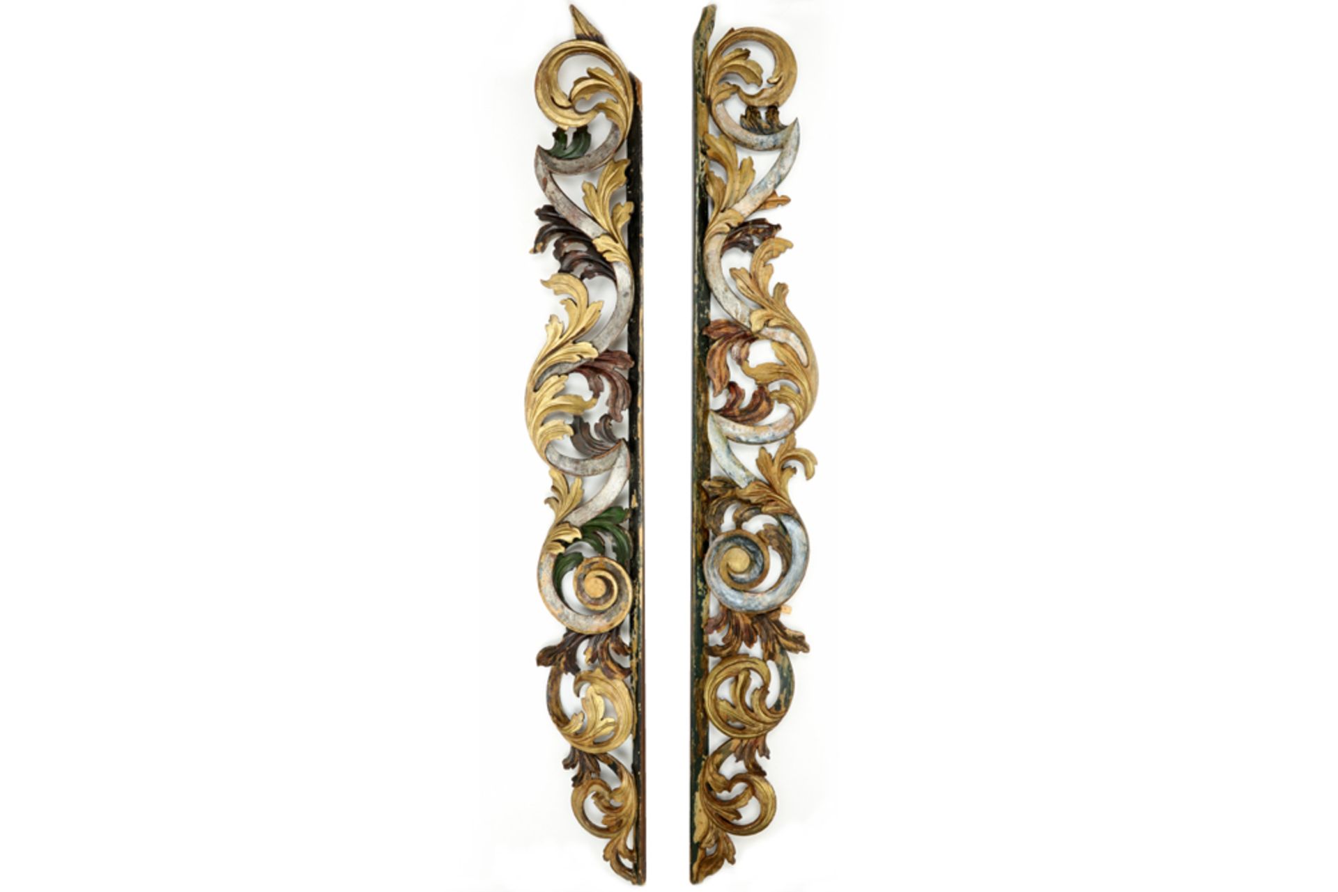 pair of 17th/18th Cent. baroque style decoration panels in sculpted wood with original polychromy ||