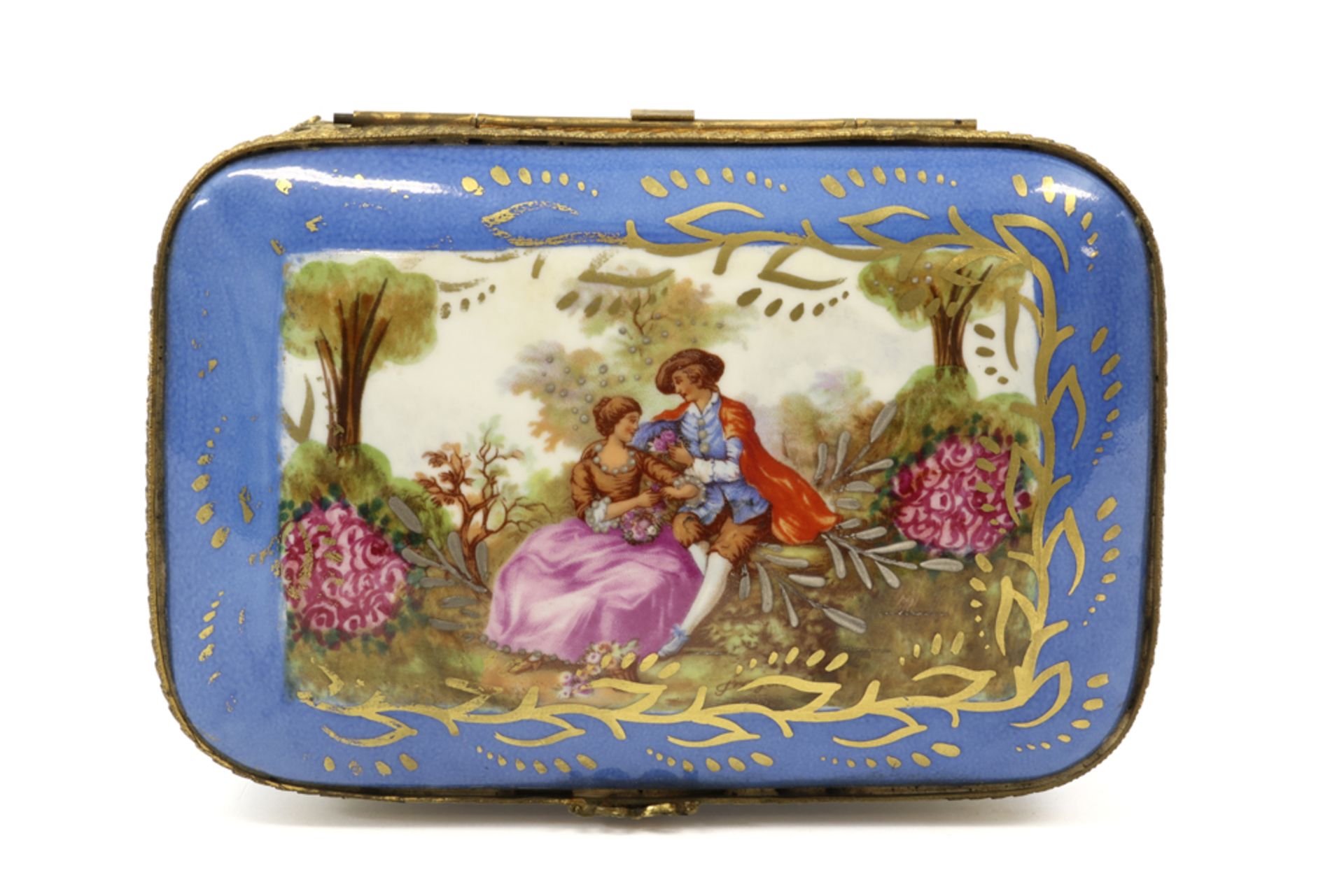 French lidded box in Sèvres marked porcelain with gilded mountings || Gedekselde doos in gemerkt " - Bild 2 aus 5