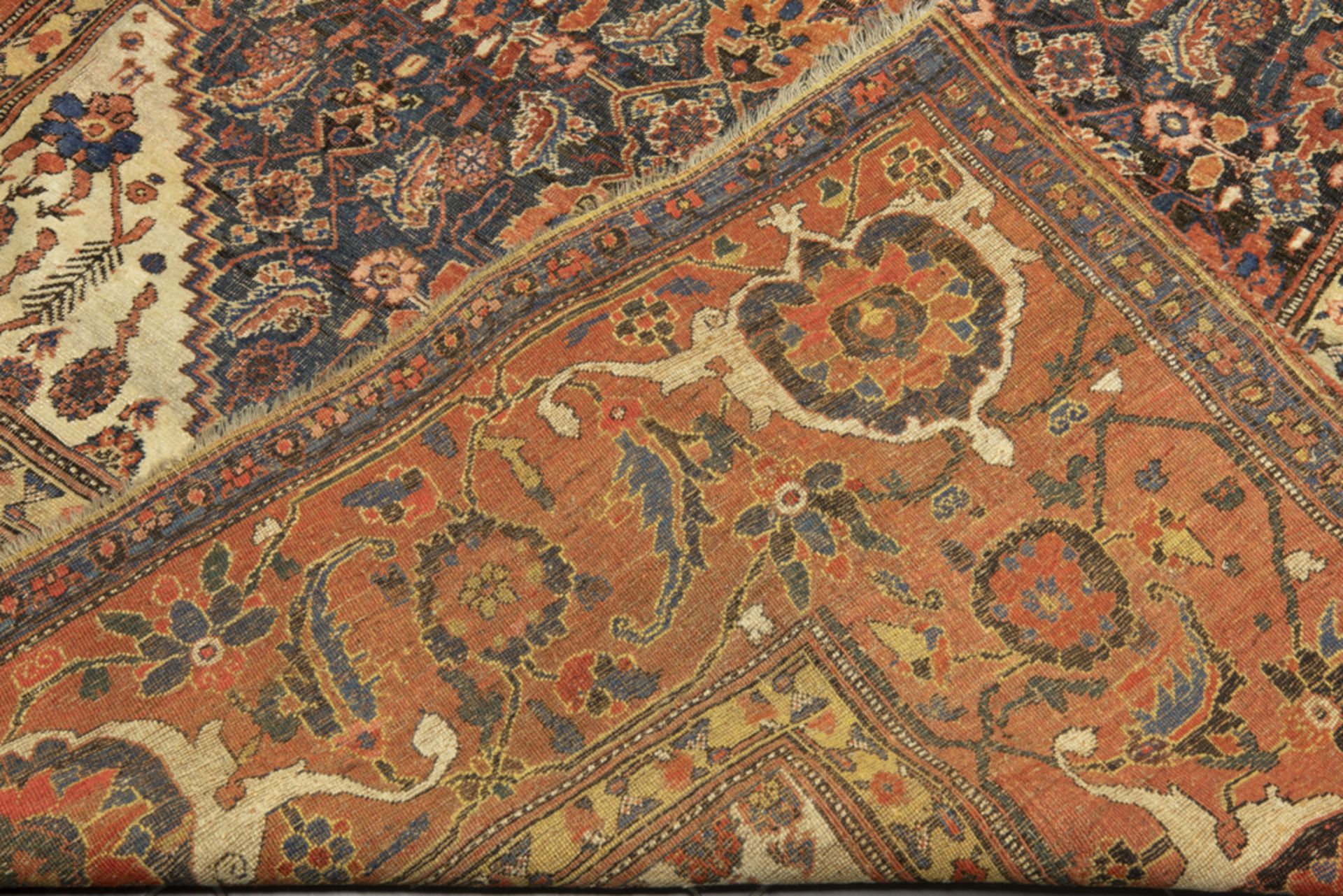 good antique Persian Bidjar with classic design and with a nice wide border || Goede antieke - Image 2 of 2