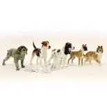 several figures in porcelain with dogs || Lot bibelots (7 stuks) in porselein met hondjes