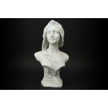 French Art Nouveau-sculpture in biscuit-porcelain - signed Henri Godet || GODET HENRI (1863 -