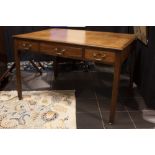 antique English library table in mahogany with three drawers on both sides || Antieke Engelse