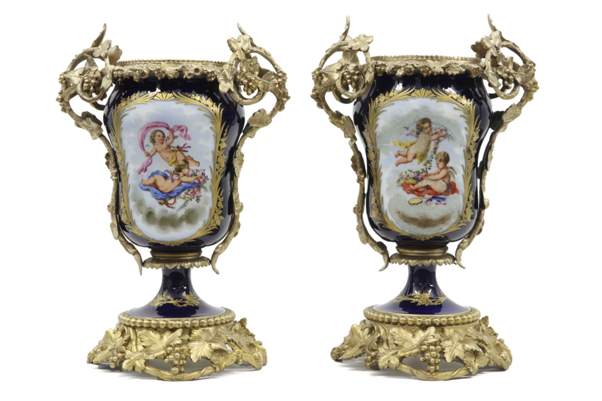 pair of 19th Cent. vases in Sèvres porcelain with Louis XV style mountings in gilded bronze || - Bild 3 aus 3