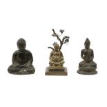 three Buddha figures || Lot met drie Boeddha-figuren