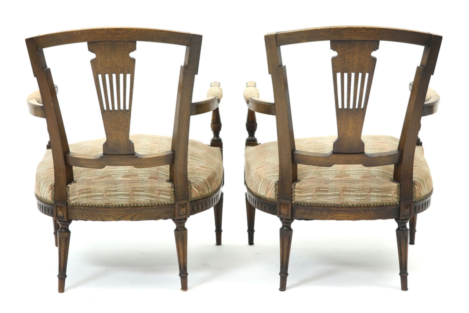 pair of antique oak Louis XVI style armchairs || Paar antieke eiken armstoelen in Lodewijk XVI-stijl - Image 3 of 3