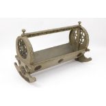 antique cradle in polychromed wood || Antieke neoclassicistische wieg in gepolychromeerd hout