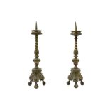 pair of 17th Cent. Flemish baroque style candlesticks in bronze || Paar zeventiende eeuwse Vlaamse