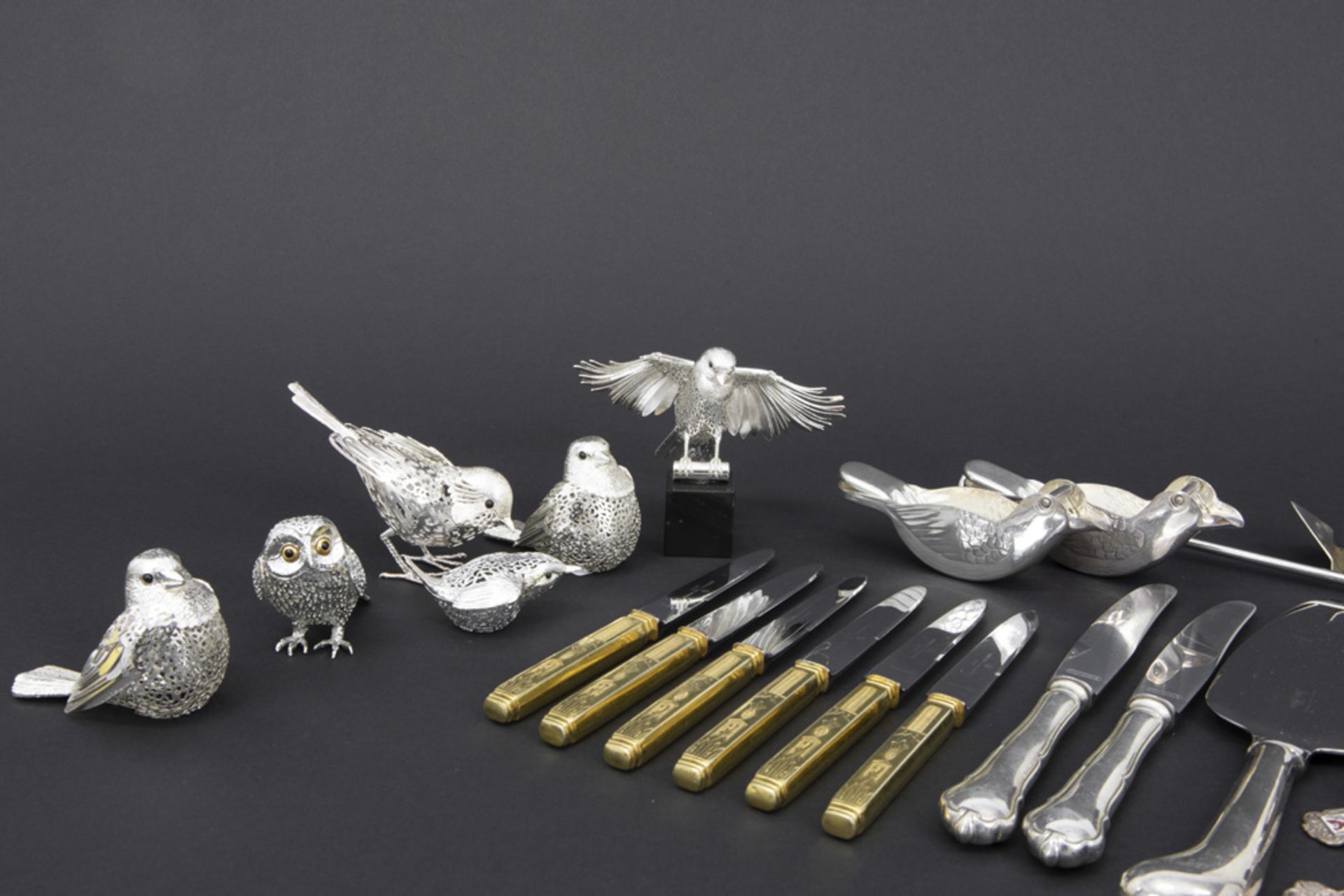 Christofle marked table decoration set with six birds sold with several items in silver and plated - Bild 2 aus 2
