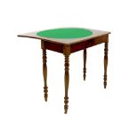 19th Cent. games-table with four fluted legs in mahogany || Negentiende eeuwse speeltafel in