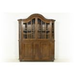 18th Cent. German oak armoire || Achttiende eeuwse Duitse tweedeurskast in eik met twee deuren en