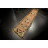 antique Caucasian runner in wool on wool || Antieke Caucasische loper in wol op wol met herhaald