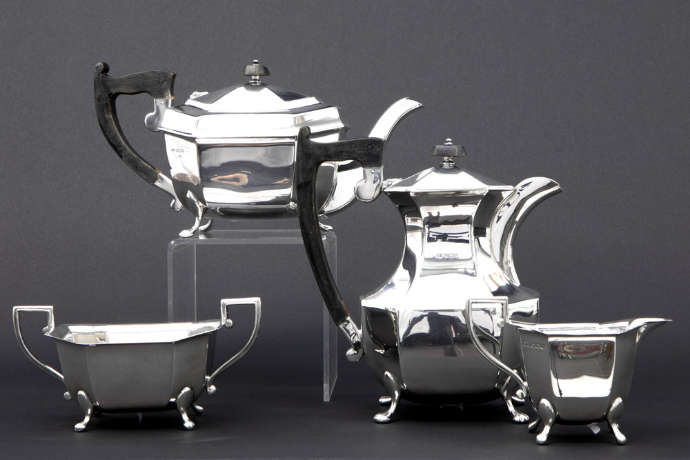 English Art Deco coffee- and teaset (4 pcs) in marked and Viner's Ltd signed silver || VINER'S LTD - Image 2 of 3