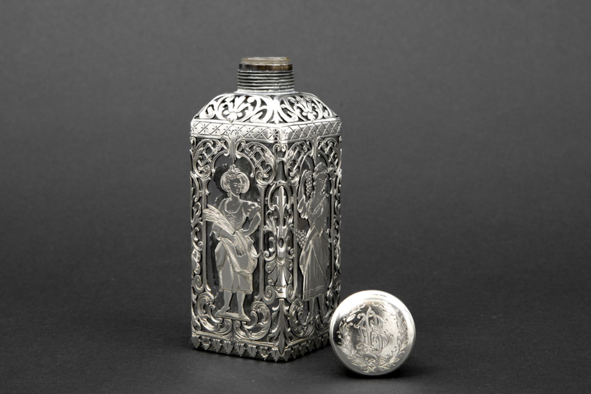 antique perfume bottle in clear glass and marked silver || Antieke flacon in kleurloos kristalglas - Image 3 of 4